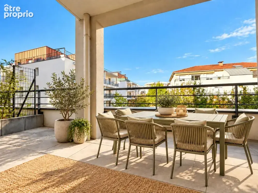 Appartement 3 pièces 62 m² · à Lyon-8e · 62 m² · 295 000 €
