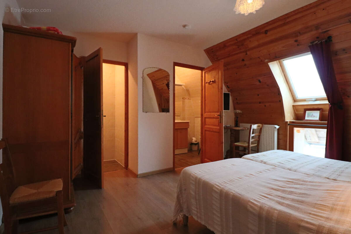 Maison à SAINT-SAUVES-D'AUVERGNE