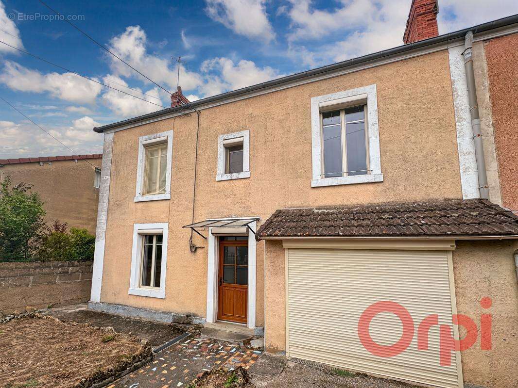 Maison à SAINT-AMAND-MONTROND