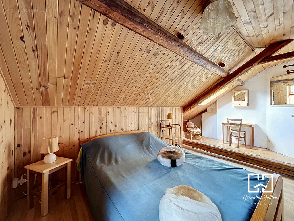 Névache - Authentique maison de village avec terrain et garage - photo 7