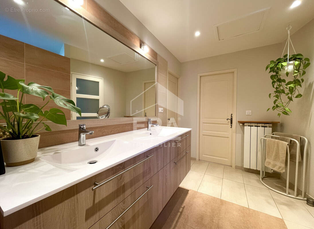 Maison à PERNES-LES-FONTAINES