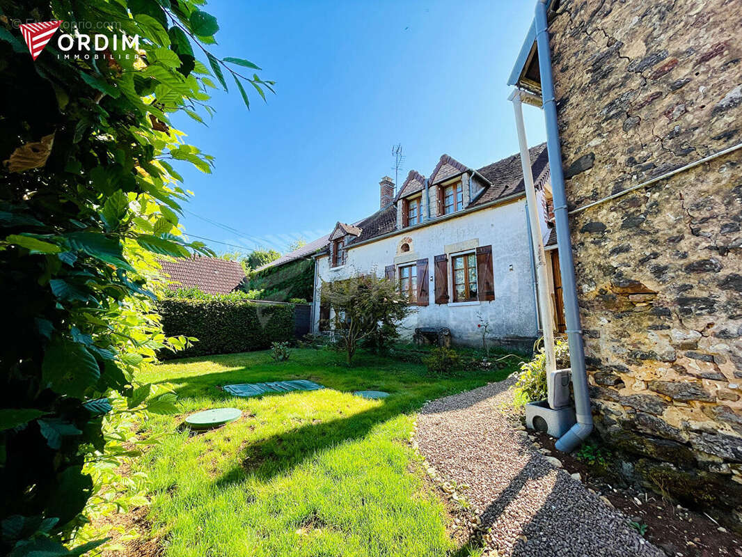 Maison à SAINT-AMAND-EN-PUISAYE