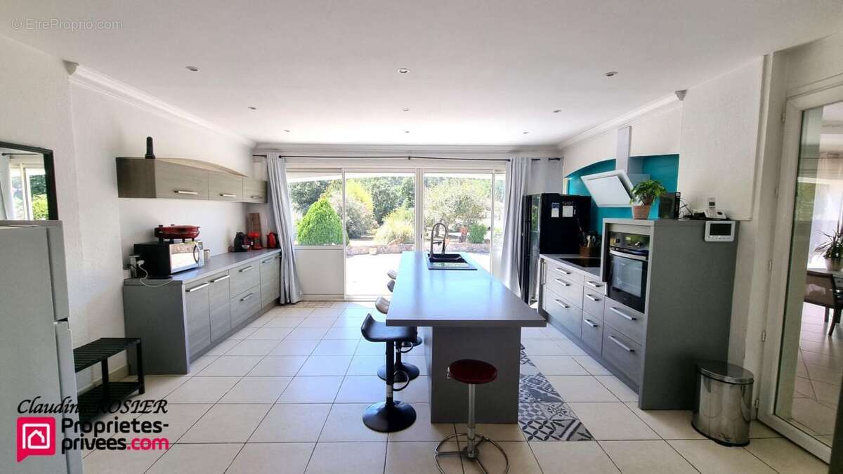 Besse Sur Issole Propriété de 340 m2 terrain 1,2 ha piscine - photo 14