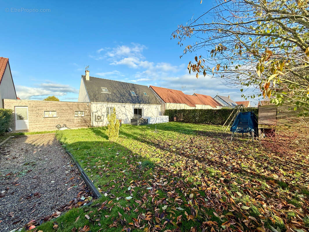 Maison à ROSIERES-EN-SANTERRE