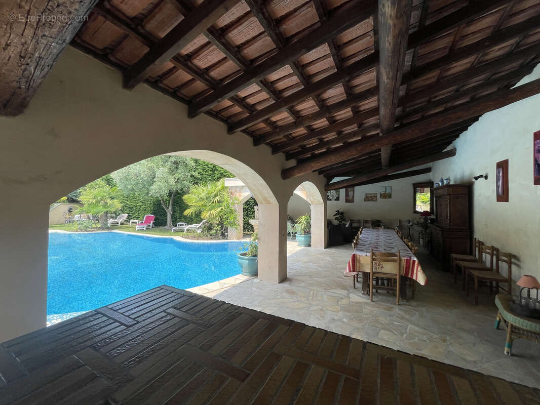Vaison 2km / belle maison / sh240m2 / terrain 1396m2 / piscine / pool house 100m2 - photo 6