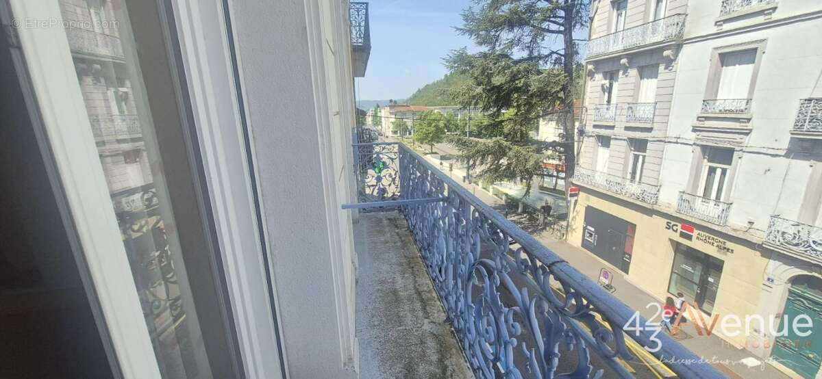 Appartement à LE CHAMBON-FEUGEROLLES