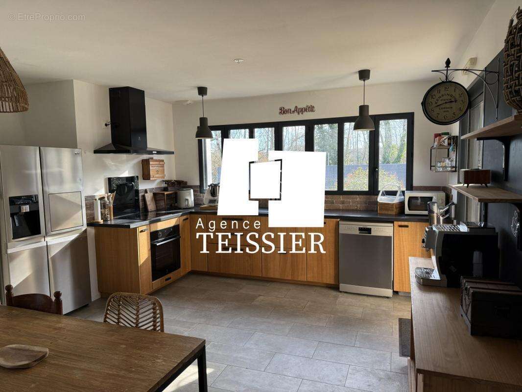 Maison à BERRIAS-ET-CASTELJAU