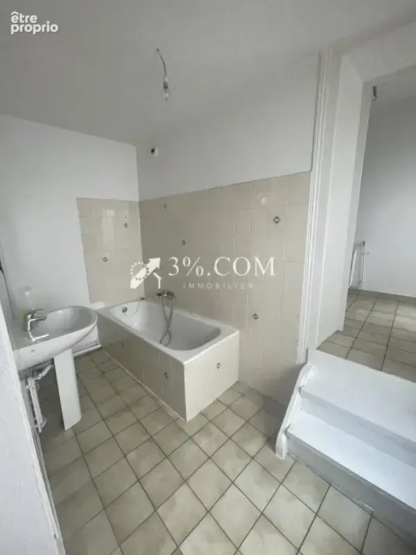 IMMEUBLE DE RAPPORT  Commerces et 8 appartements - photo 3