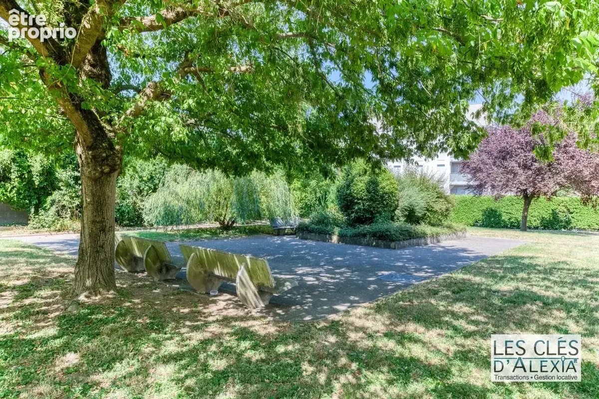 T4 traversant quartier PASTEUR, 75,83 m² / Loggia fermée / Balcon / Parking collectif - photo 16