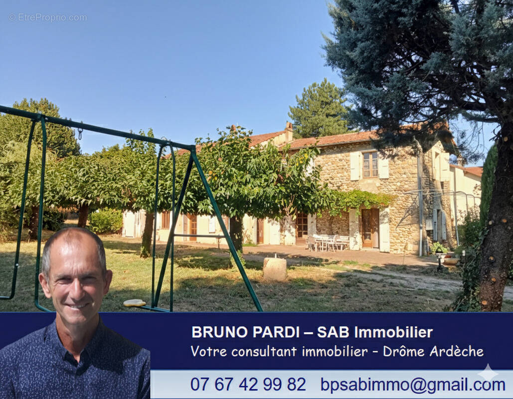 Maison à SAINT-LAURENT-DU-PAPE