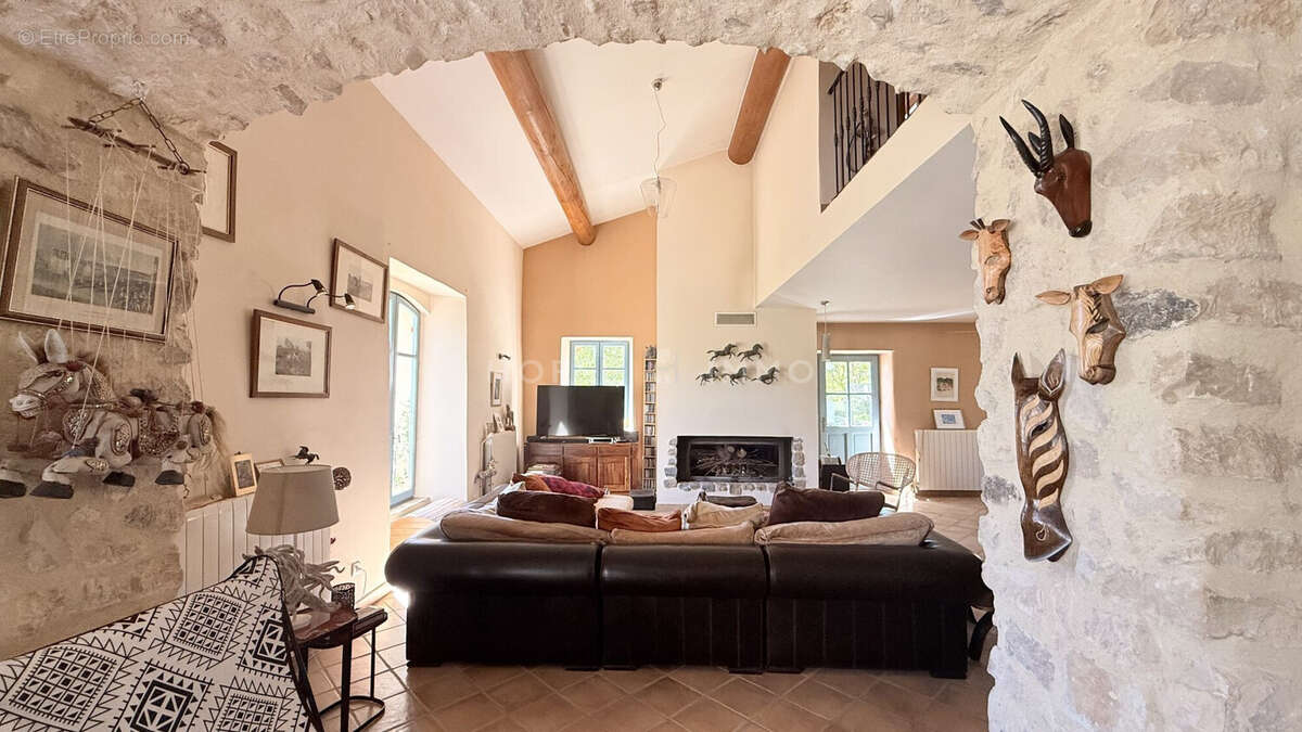 Maison à GREOUX-LES-BAINS