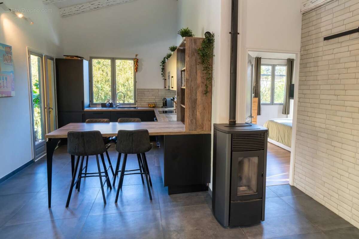 Maison à TOURRETTES-SUR-LOUP