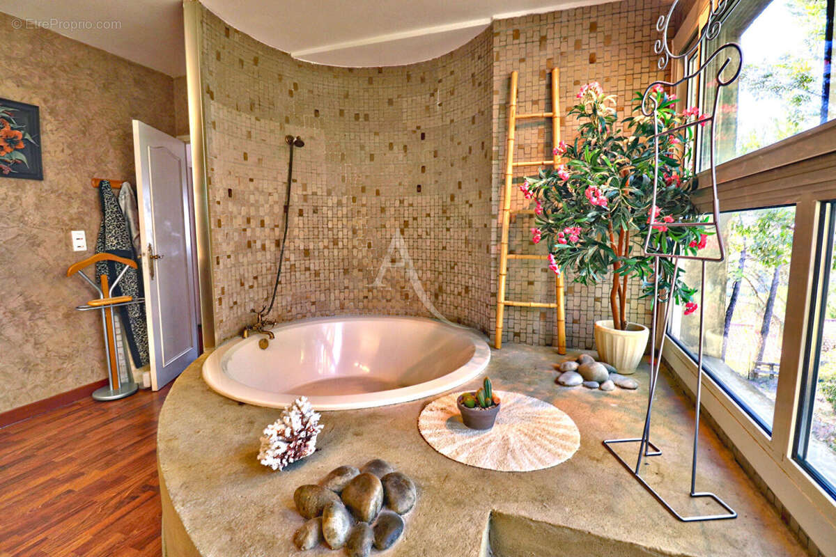 Villa d architecte lumineuse de 393m² sur 2777m² avec piscine et dependance a pierrevert - photo 16