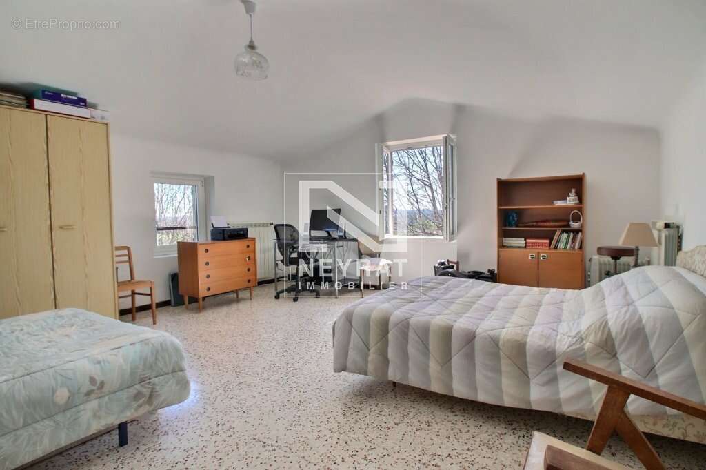 FAYENCE - Maison 150m² - Environnement privilégié - Très beau terrain - photo 6