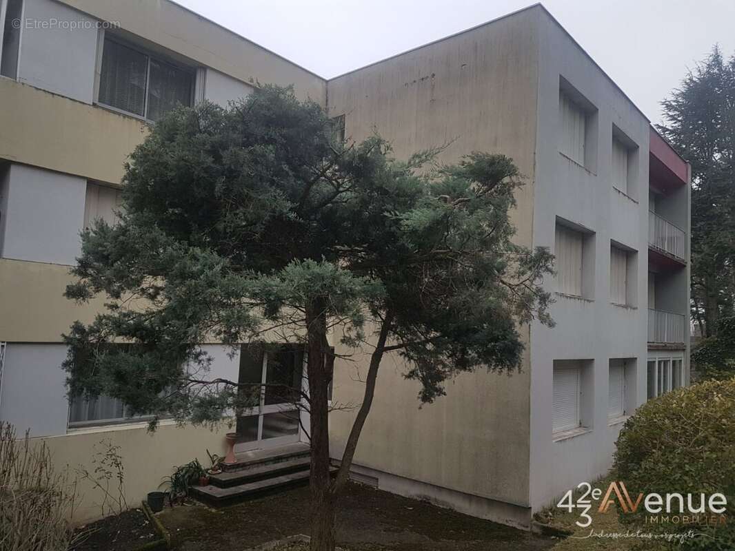 Appartement à SAINT-ETIENNE