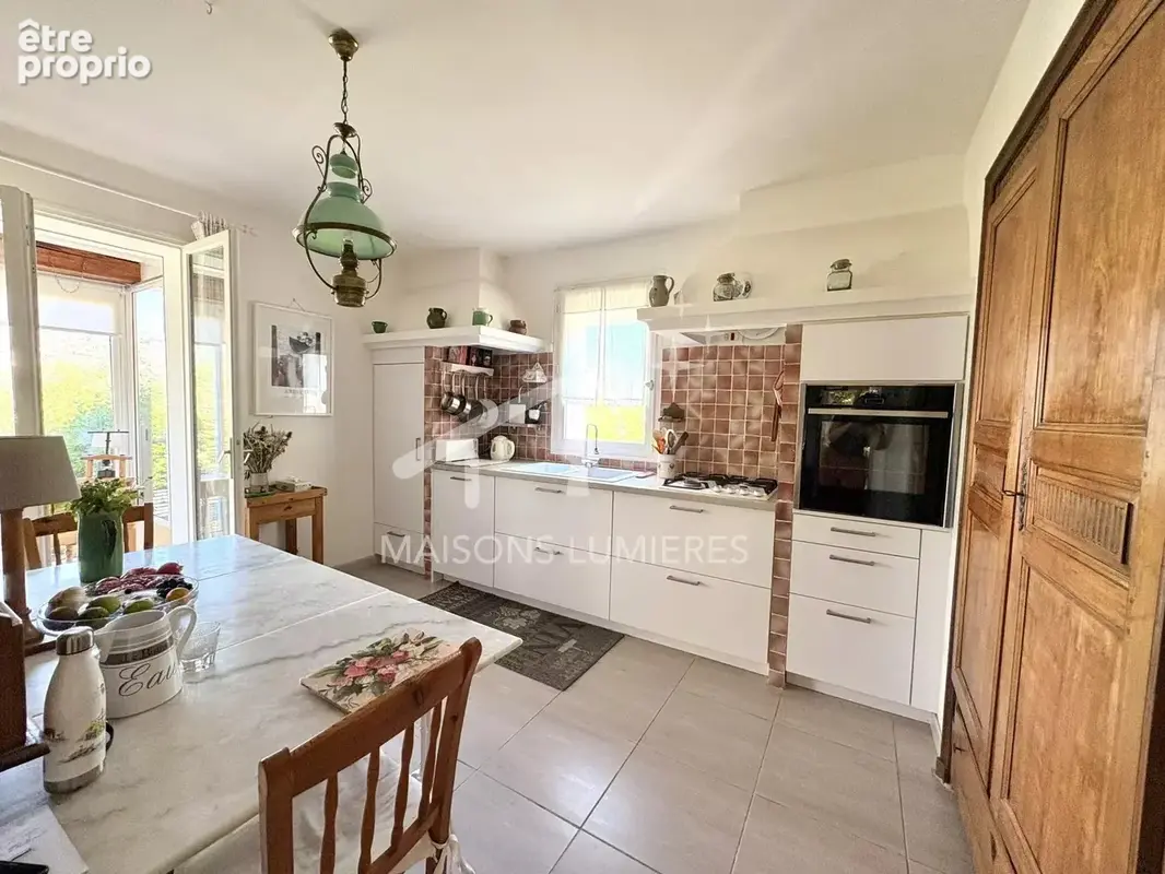 Villa de 150m² sur un terrain arboré et fleuri de 510m² - T5 - APT - 368 000€ - photo 5