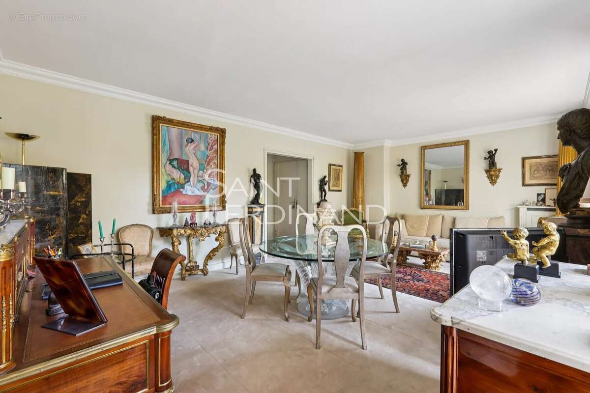 Appartement à NEUILLY-SUR-SEINE