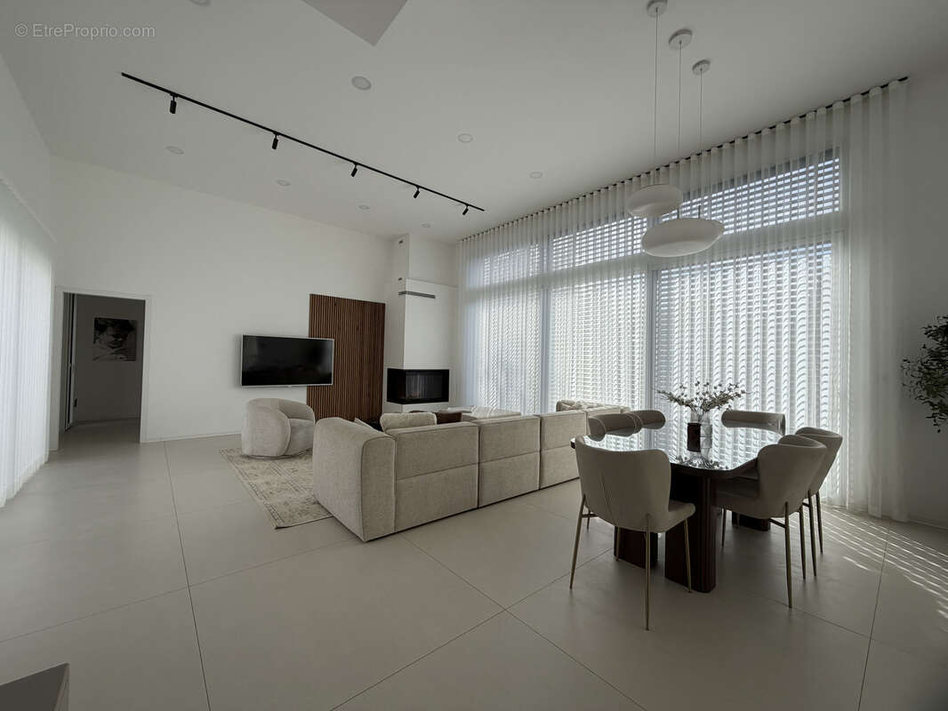 Maison à SAINT-BARTHELEMY-D&#039;ANJOU