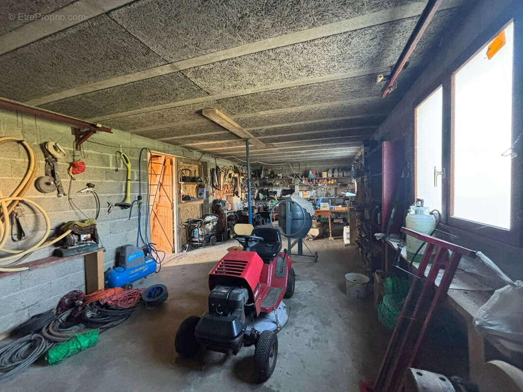 Parking à SAINT-JEAN-SUR-VEYLE