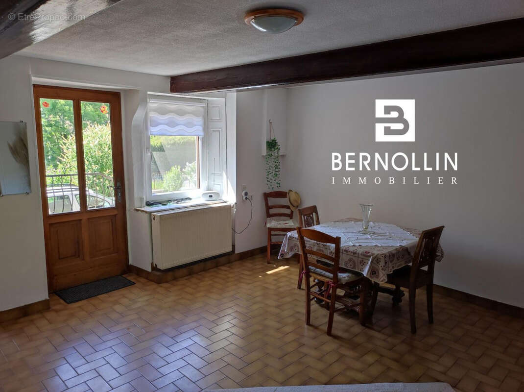 Maison à COURMANGOUX