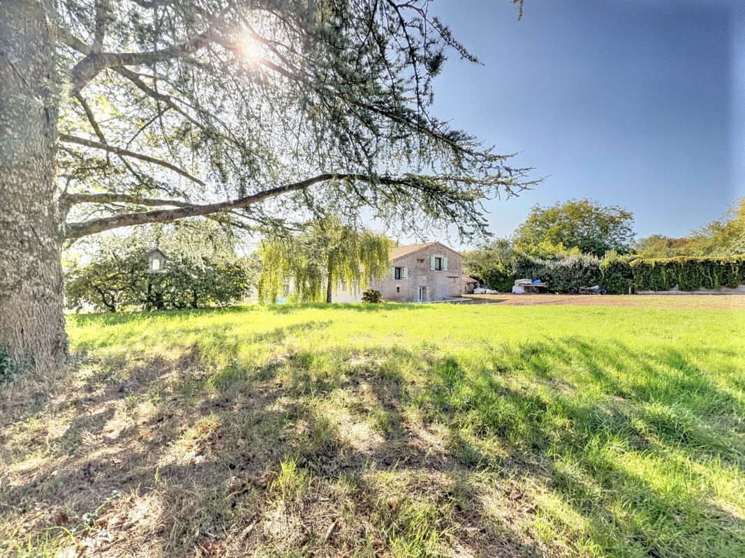 Maison à COULONGES-SUR-L&#039;AUTIZE