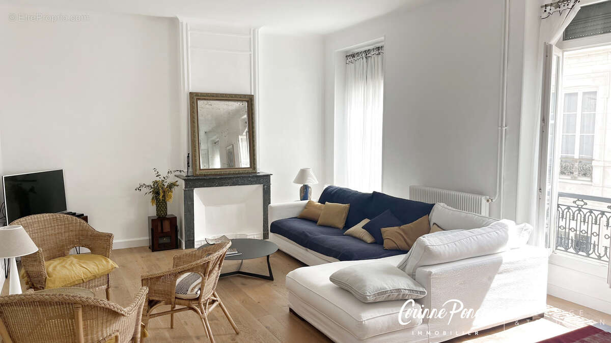Nimes prefecture appartement p4 bourgeois entierement renove de 127 m2  avec chambre de bonne/atelier situe au - photo 8
