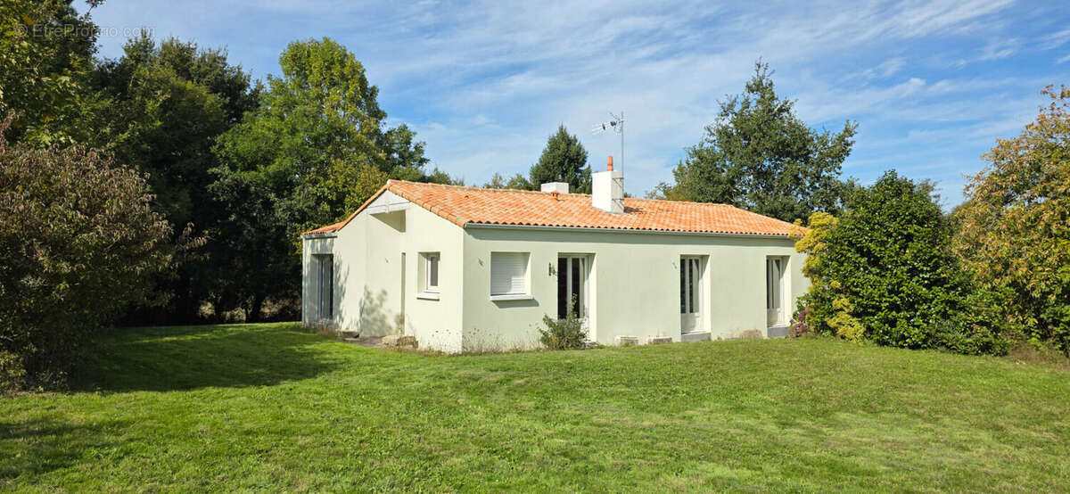 Maison à LE GIROUARD