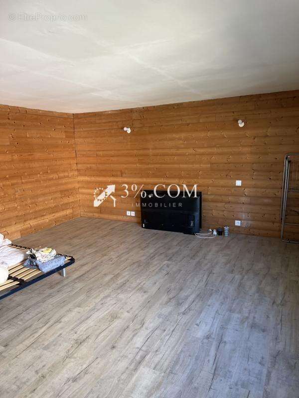 3%. com immobilier à  iteuil - photo 14