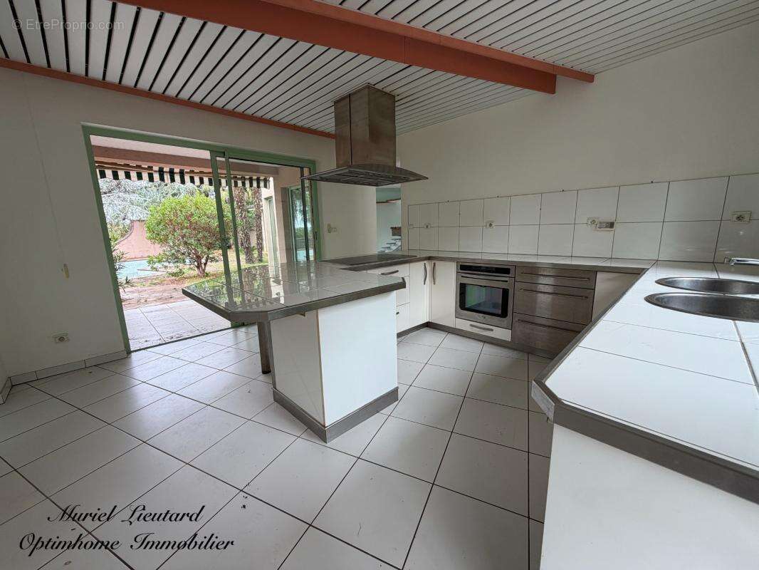 Maison d'architecte 190 m2 - 6 pieces - piscine - photo 7