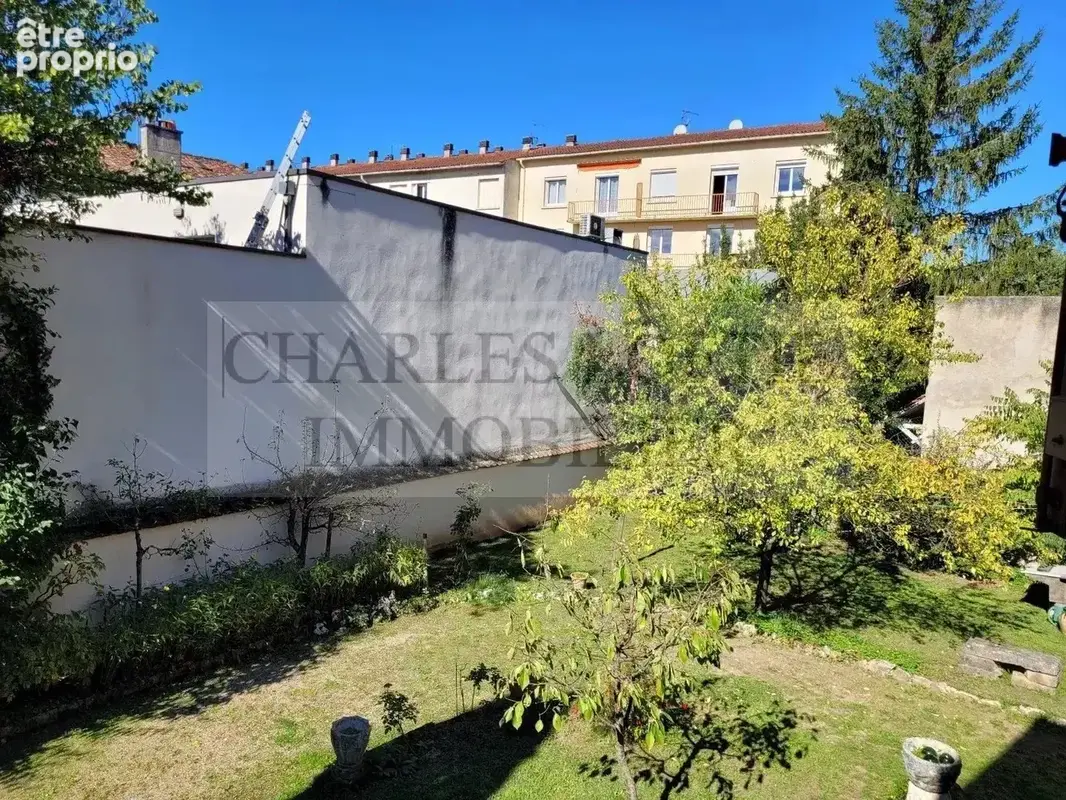 Immeuble de 3 logements, dépendances et jardin à Cahors. - photo 25