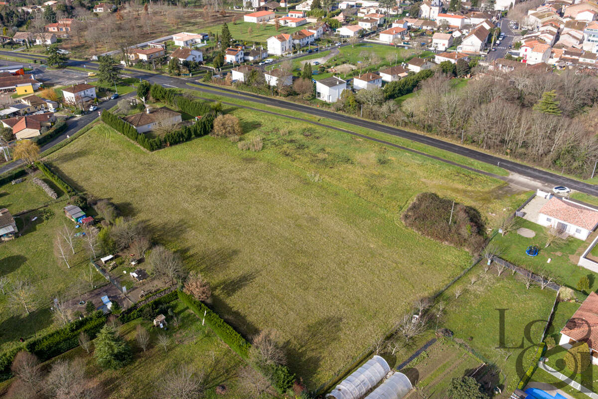 Terrain à SAINTE-LIVRADE-SUR-LOT