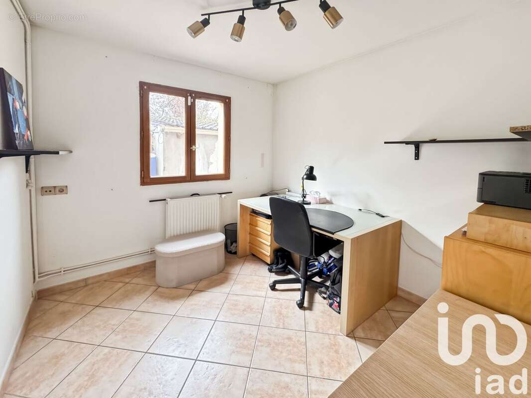 Maison 95 m² à Sainte-Genevieve-Des-Bois  - photo 9