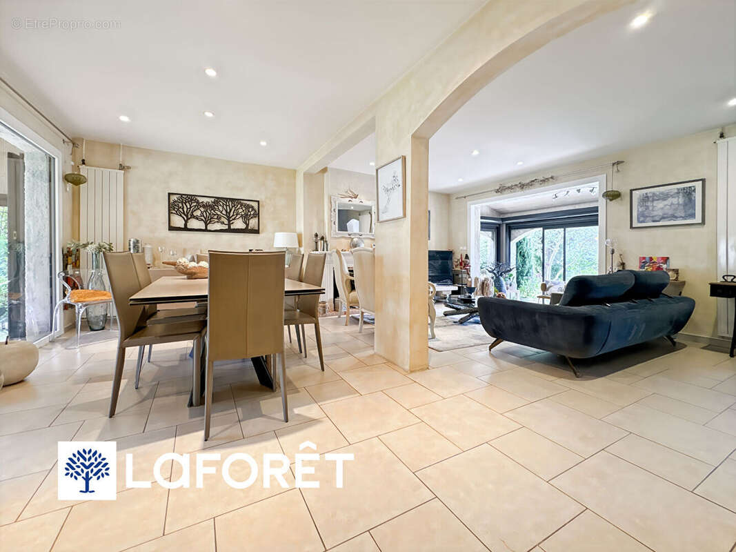 Maison 6 pièces quartier gare avec piscine à vendre à Sainte-Geneviève-des-Bois - photo 3