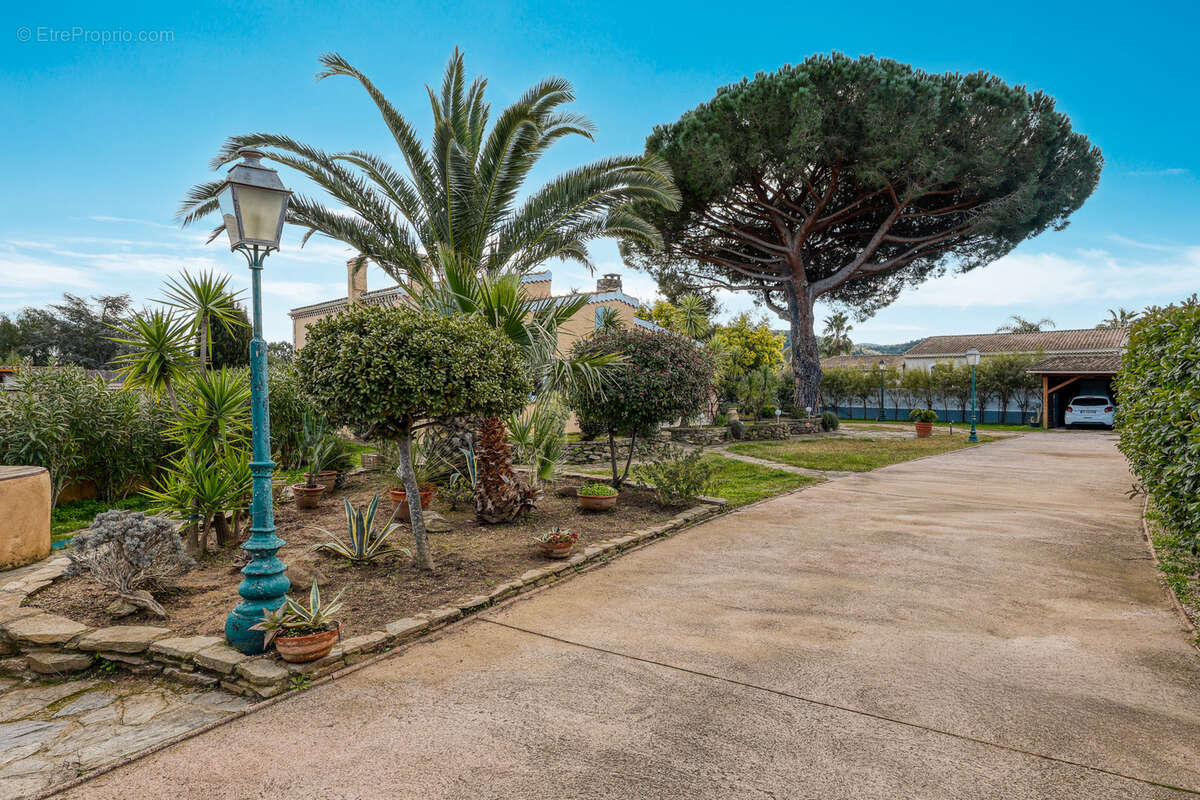 Maison à BORMES-LES-MIMOSAS