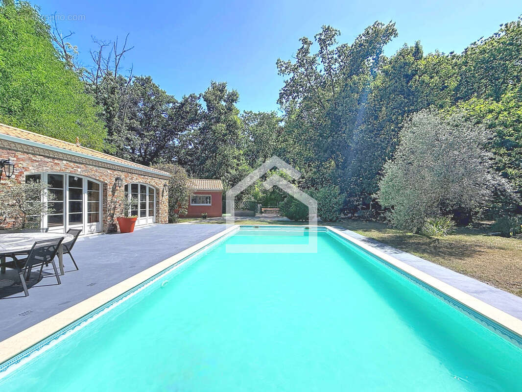 Élégante maison avec dépendance, parc paysager, piscine et au calme - photo 21