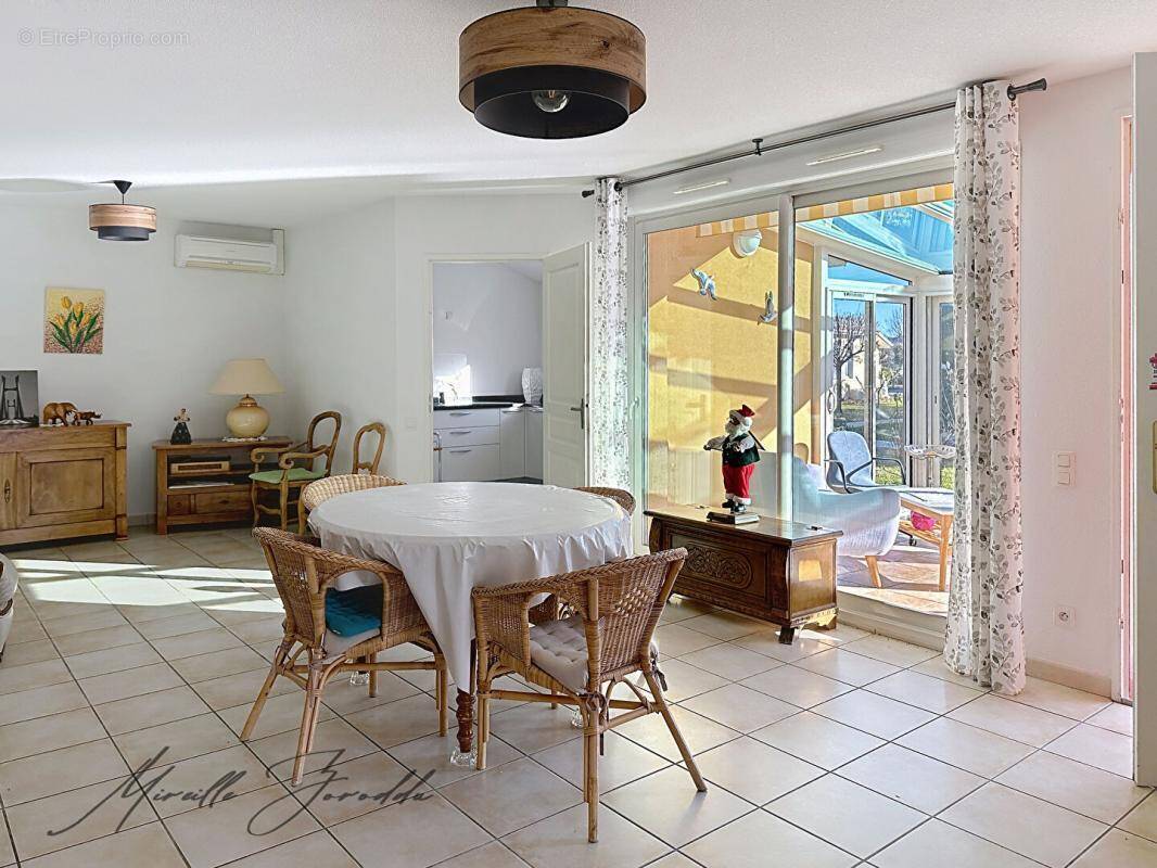 Maison à JONQUIERES-SAINT-VINCENT