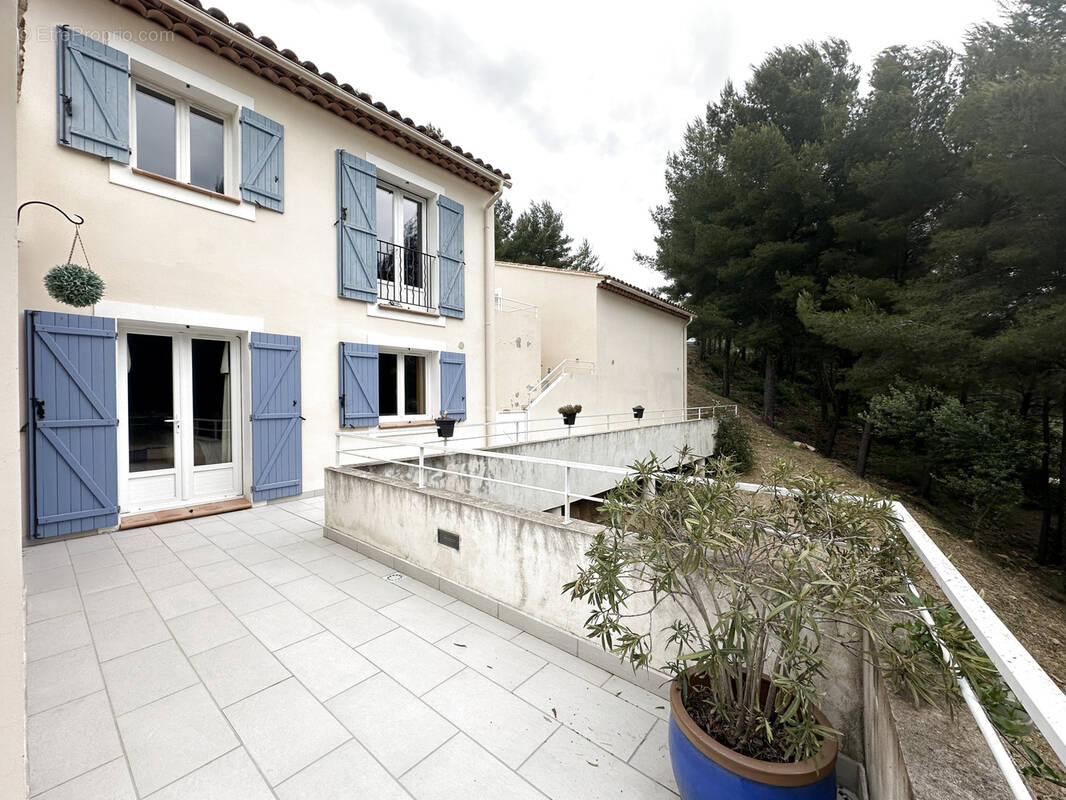 Maison à LE REVEST-LES-EAUX