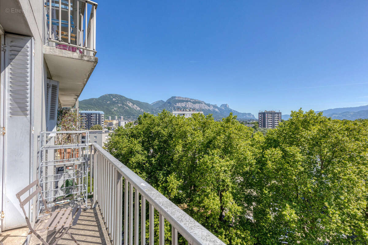 GRENOBLE MALHERBE : T3 55m2 vue massifs et cave en annexe - photo 3