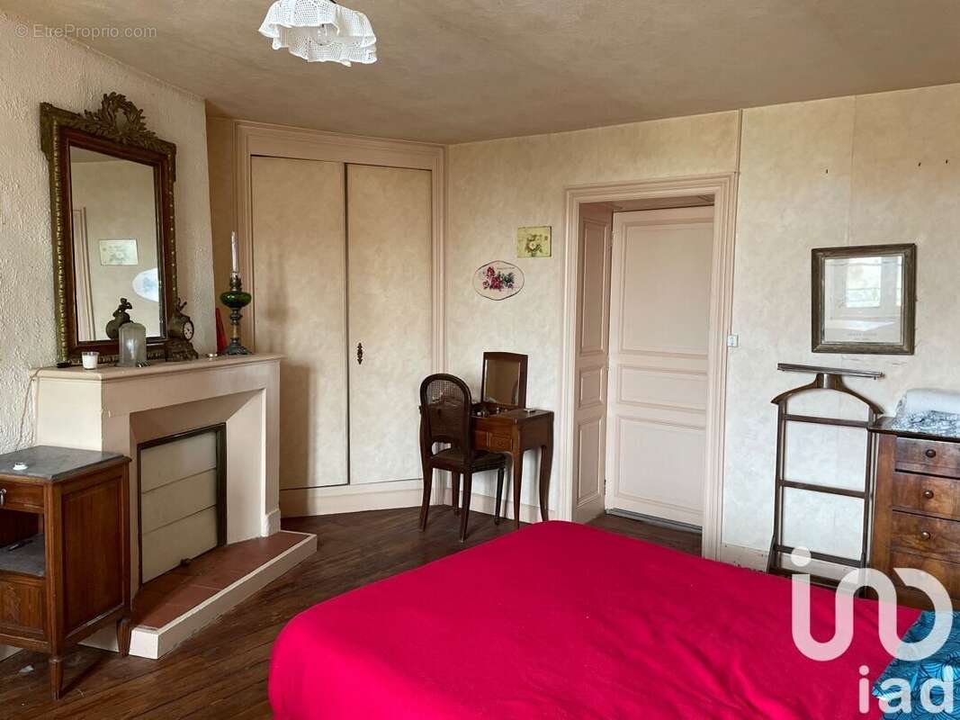 Maison 185 m² à Fontaine-Chalendray  - photo 7