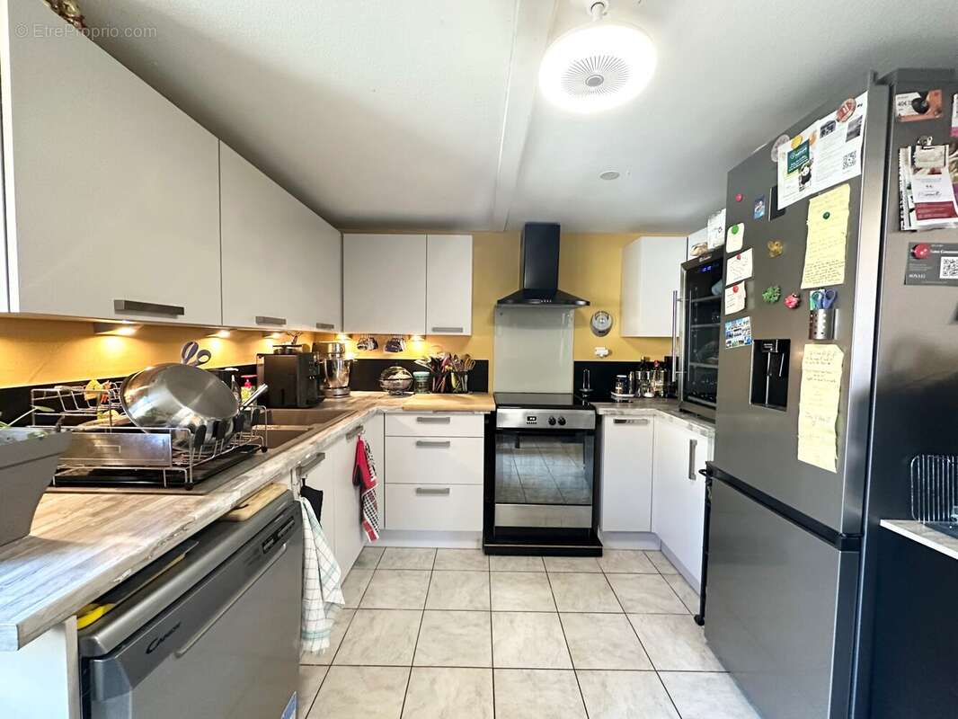 Cuisine de 12.5 m² - Maison à BAGE-LE-CHATEL