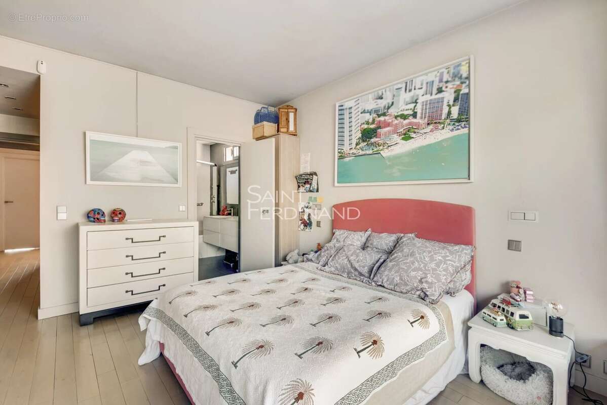 Appartement à NEUILLY-SUR-SEINE