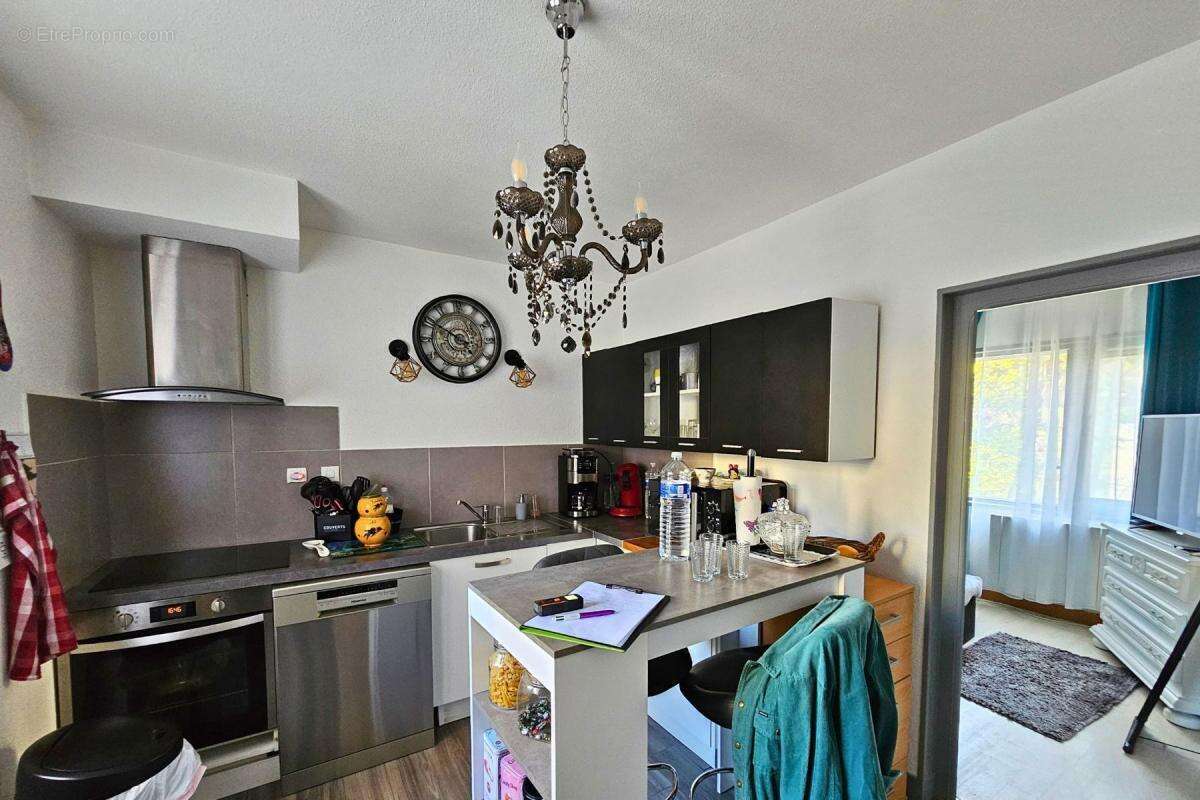 Appartement à REYNES