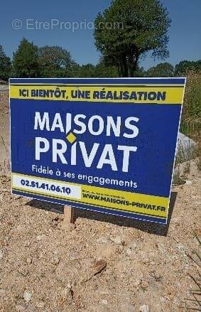 Terrain à MAREUIL-SUR-LAY-DISSAIS