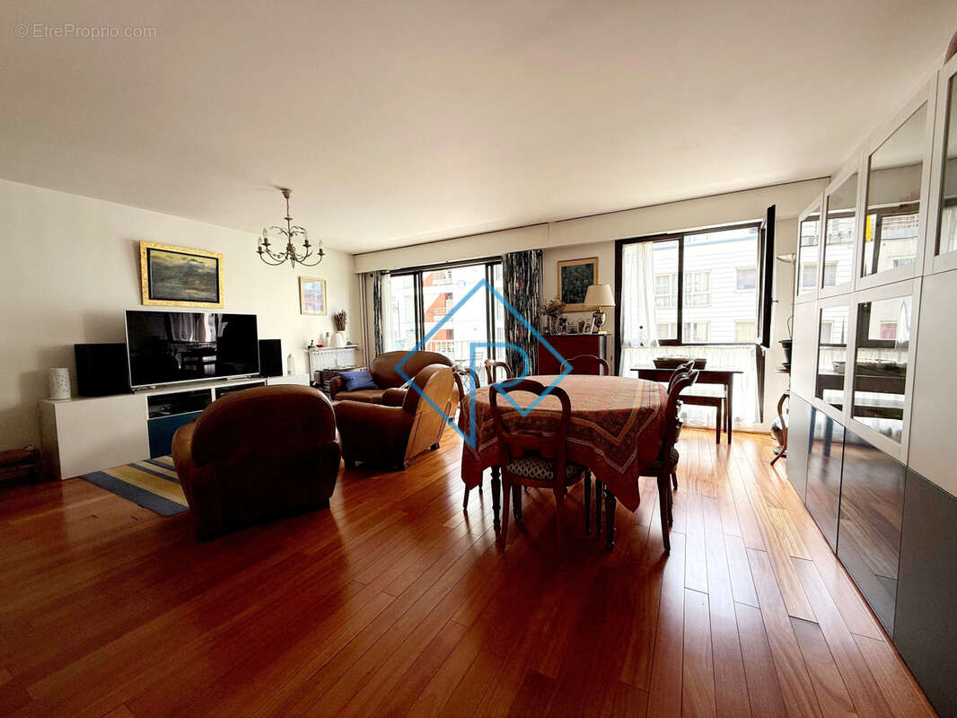 Appartement à PARIS-11E
