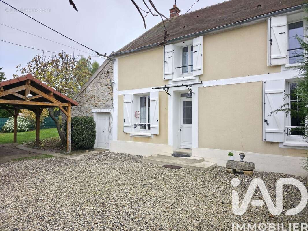 Maison 105 m² à Clos-Fontaine  - photo 2