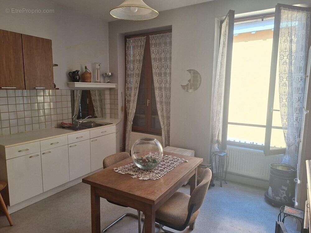 Maison 140 m² à Sainte-Foy-Les-Lyon  - photo 4