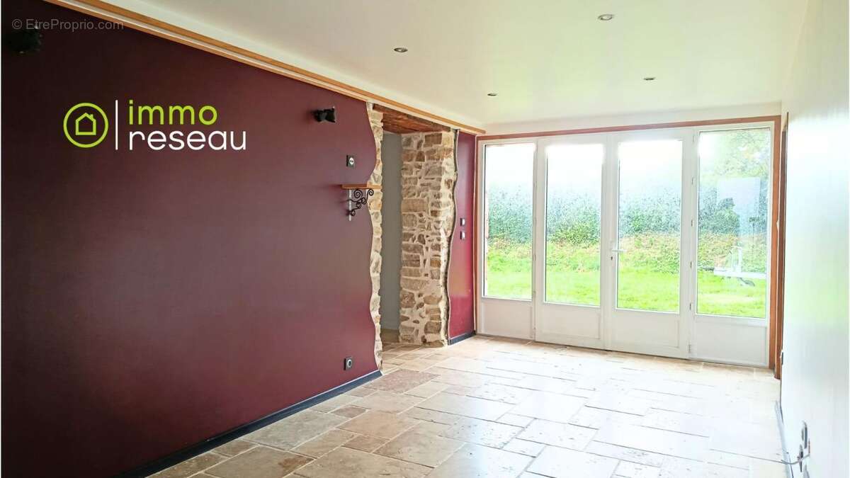 Maison à SAINT-JACQUES-DE-NEHOU