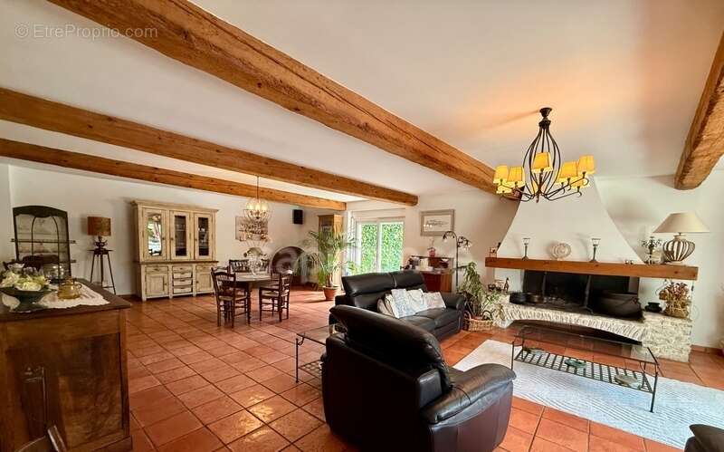 Maison de Maitre CARCASSONNE sur 233m2 habitables , 5 chambres, garage, piscine terrain 1100m2 - photo 12