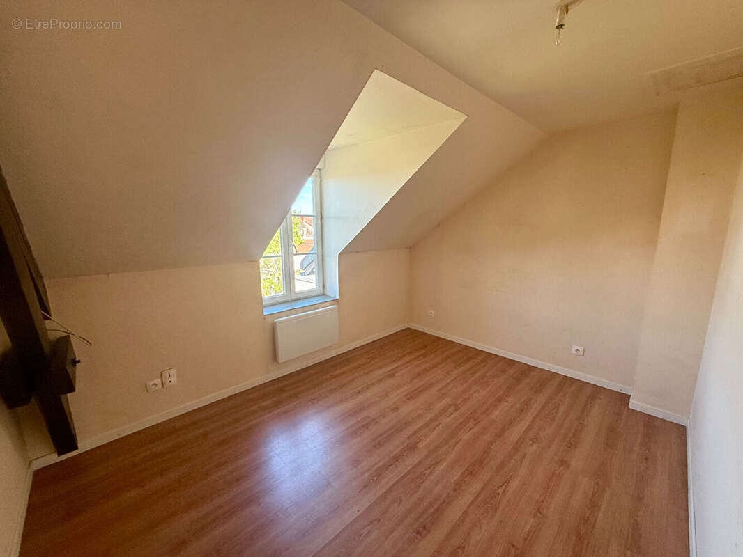 Maison à NOYANT-D&#039;ALLIER