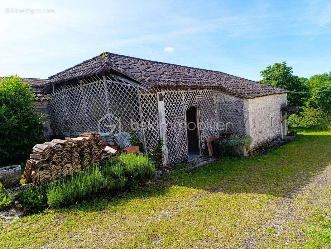 Authentique maison en pierre avec dépendances - photo 3